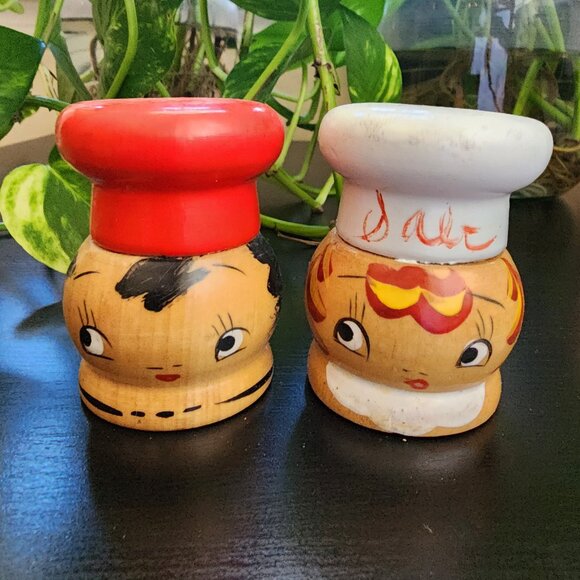 Vintage Salty Peppy Handpainted Carved Salt n Pepper Shakers Mini Short Small - Picture 1 of 11